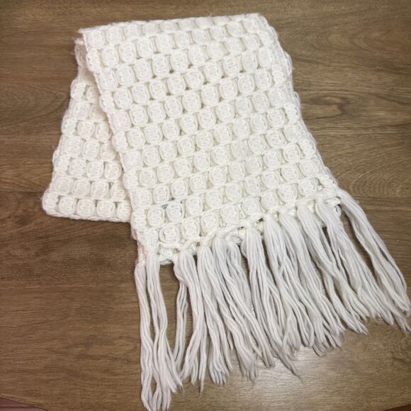 Vintage White Hand Crocheted Winter Beanie Pom & Scarf Set Fringe Made in Japan - Picture 8 of 12